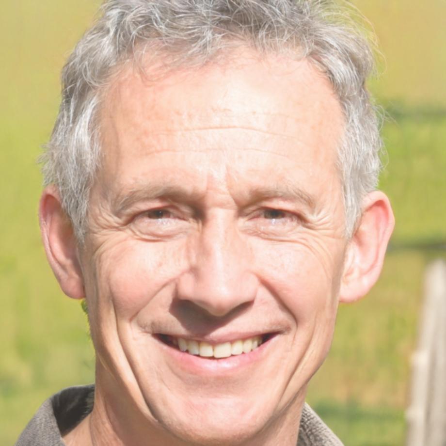 Portrait de Théophile Bourgeois, expert en cybersécurité bancaire